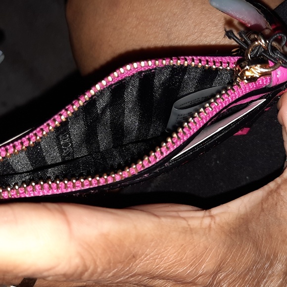 NWT AUTHENTIC VICTORIA SECRET CREDIT CARD HOLDER FOB KEY ๐ CHAIN ๐ - Picture 3 of 6